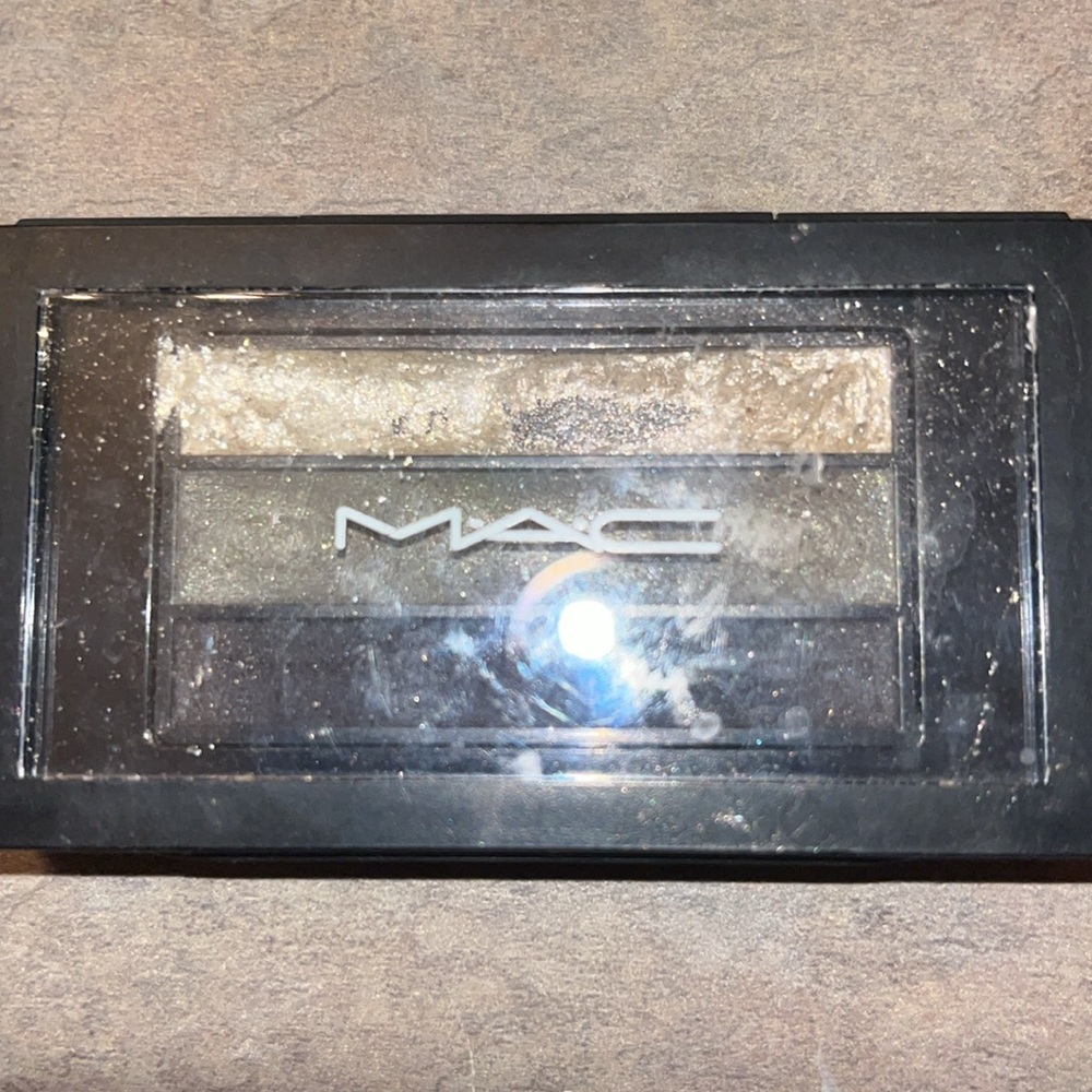 Mac Gel Veluxe Pearlfusion Shadow Trio “cool companions” in good used condition
